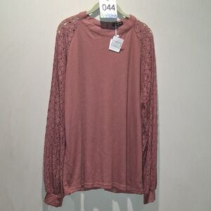 044 NWT Women's Lace Sleeve Blouse